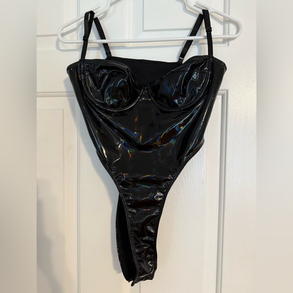 Shiny Black Women's Faux Leather Bodysuit w Adjustable Straps NEVER WORN Size M - Picture 8 of 16